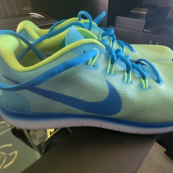 Mens Custom NIKE ID Free RN 11.5 - Picture 2 of 5